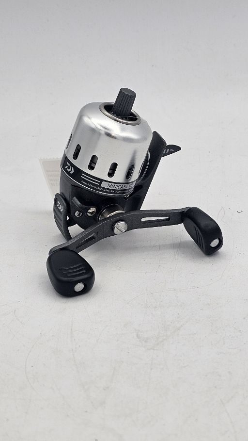 null 40 Daiwa minicast reel  022-500